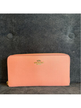 **RARE** Coach Accordion Wallet in Blush w/Pebbled Leather.